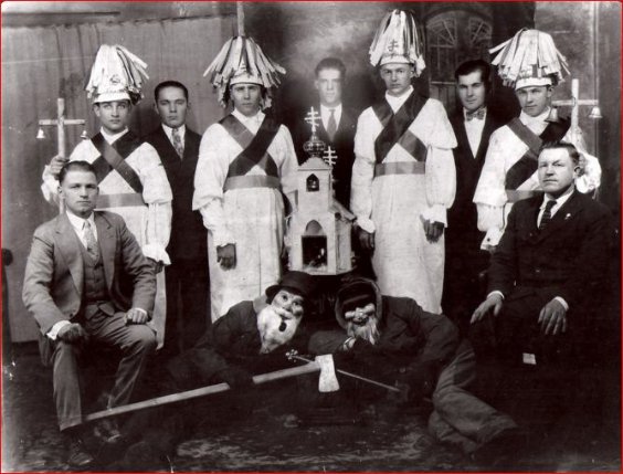 Буковина, пер. пол. ХХ ст. Румунські колядувальники. Буковина, пер. пол. ХХ ст. Румунські колядувальники.