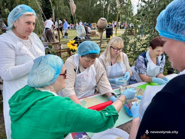 На Волині під час етнофестивалю зібрали понад 60 тисяч на підтримку українського війська. ФОТО