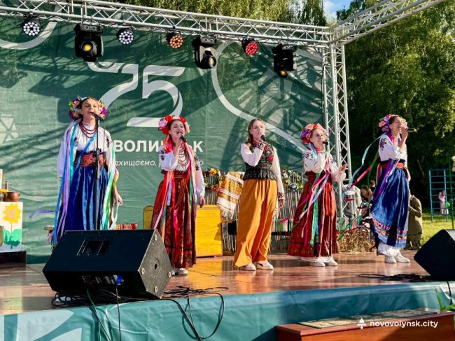 На Волині під час етнофестивалю зібрали понад 60 тисяч на підтримку українського війська. ФОТО