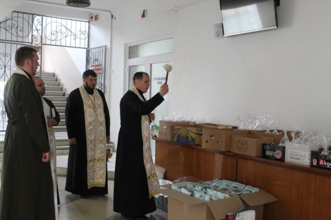 Військовим волинської бригади передали на Схід великодні паски. ФОТО