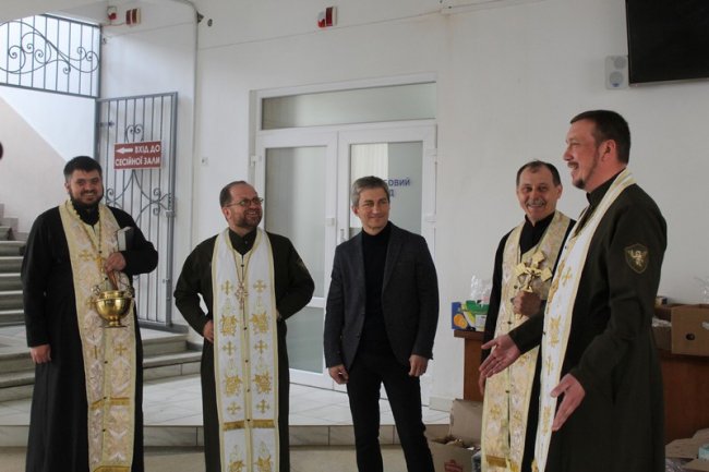 Військовим волинської бригади передали на Схід великодні паски. ФОТО