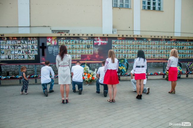 Ми повинні пам’ятати: працівники луцького «Мотору» вшанували полеглих Героїв