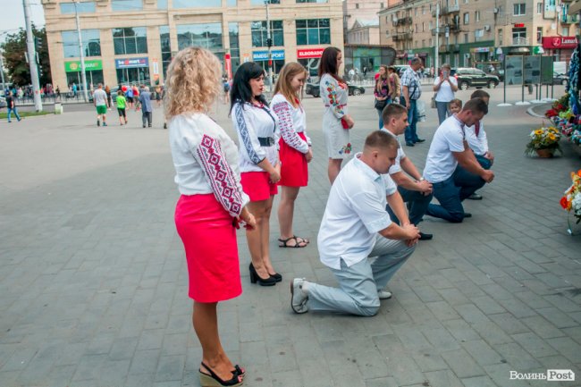 Ми повинні пам’ятати: працівники луцького «Мотору» вшанували полеглих Героїв