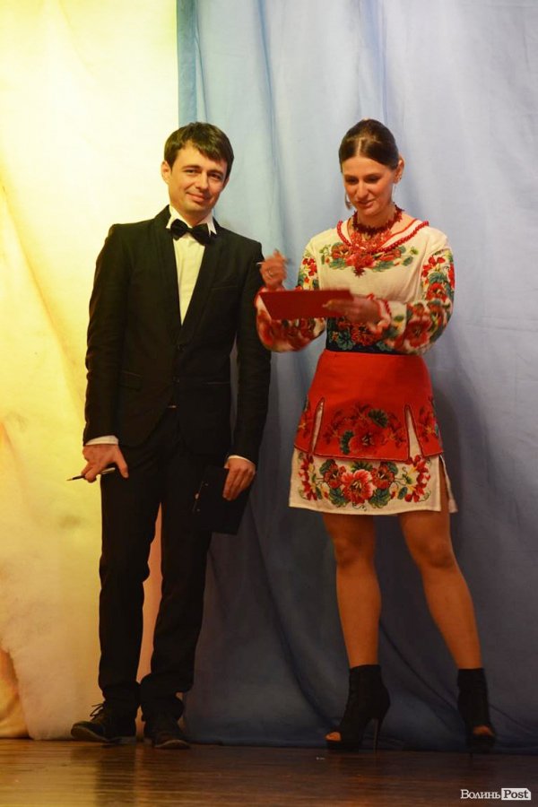 Луцьку сцену запалювали «різдвяні зірочки». ФОТО. ВІДЕО