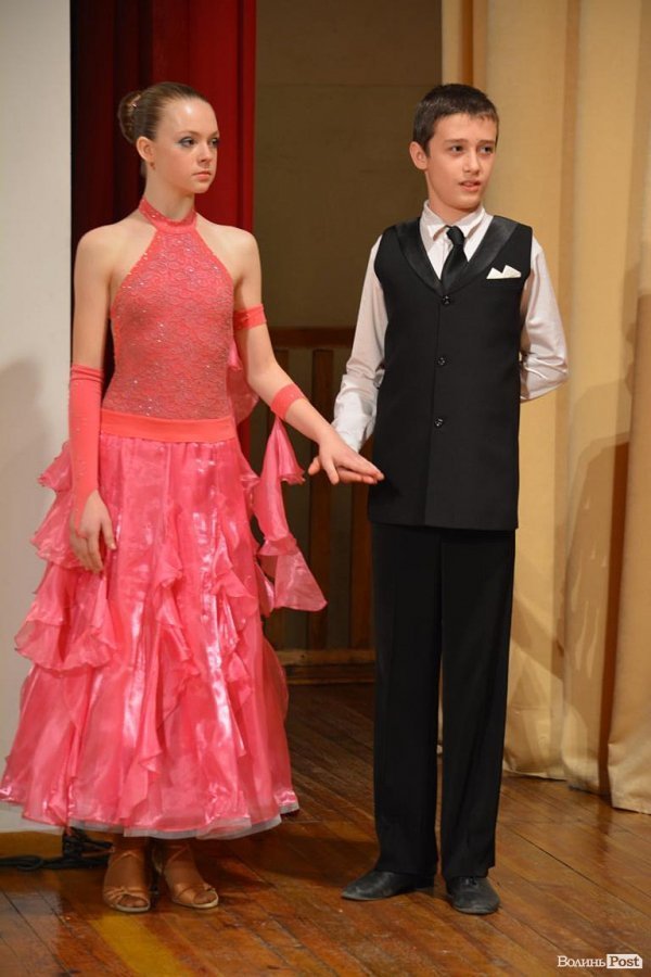 Луцьку сцену запалювали «різдвяні зірочки». ФОТО. ВІДЕО