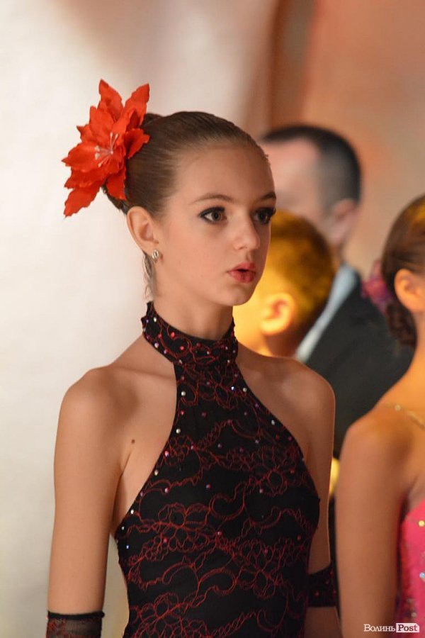 Луцьку сцену запалювали «різдвяні зірочки». ФОТО. ВІДЕО