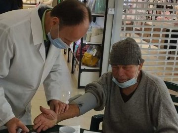 У Луцьку медики безкоштовно вимірювали тиск всім охочим. ВІДЕО