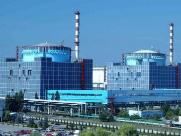 Внаслідок російського обстрілу є пошкодження в будівлях поблизу Хмельницької АЕС