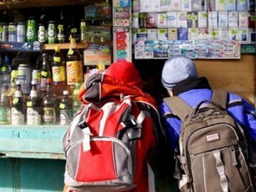 Депутати пропонують повністю заборонити продаж алкоголю та цигарок у кіосках