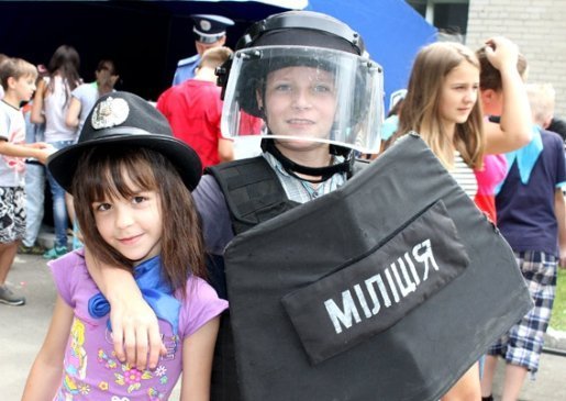 «Беркут» влаштував «показуху» дітям у таборі під Луцьком. ФОТО