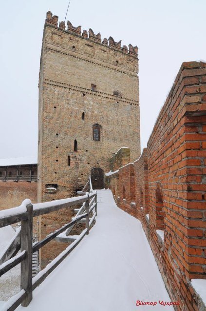 Фото зимового Луцького замку