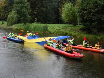 Стяг на воді: лучани організували оригінальний патріотичний флешмоб.ФОТО