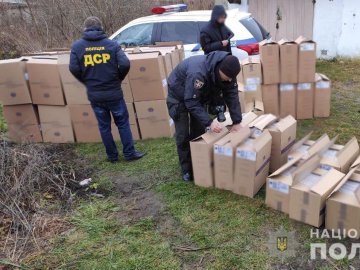На Волині викрили контрабандистів, які фурою завезли із сусідньої області цигарки