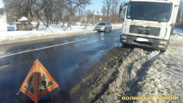 На трасі Луцьк-Львів перекинулася фура