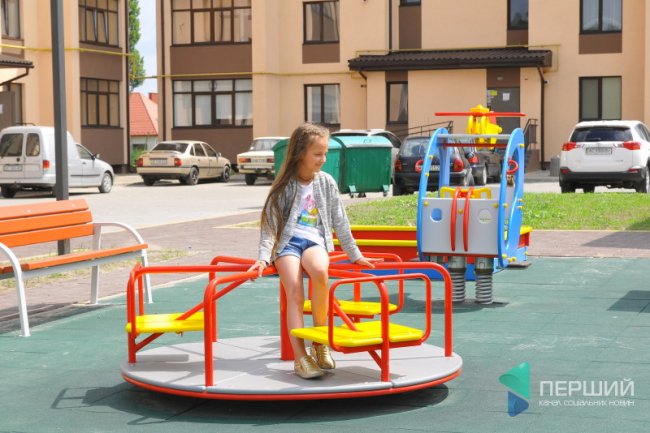 Дитячий майданчик на прибудинковій території ЖК «Парковий квартал» 