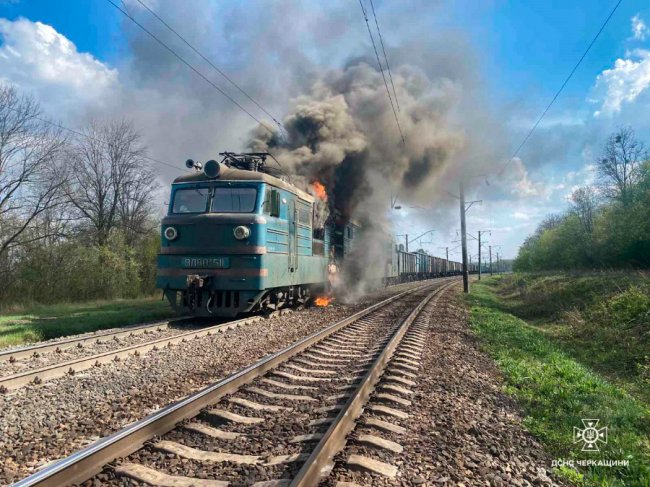 На Черкащині на ходу спалахнув електровоз