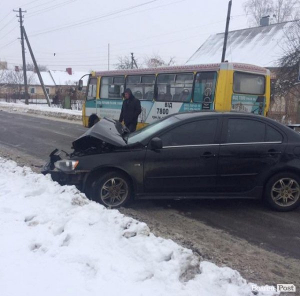 У Луцьку Mitsubishi врізався у маршрутку