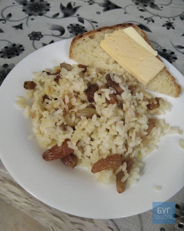 Показали, як харчуються діти у школах Нововолинська. ФОТО