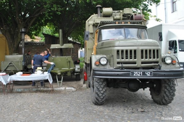 Організували навіть польову кухню