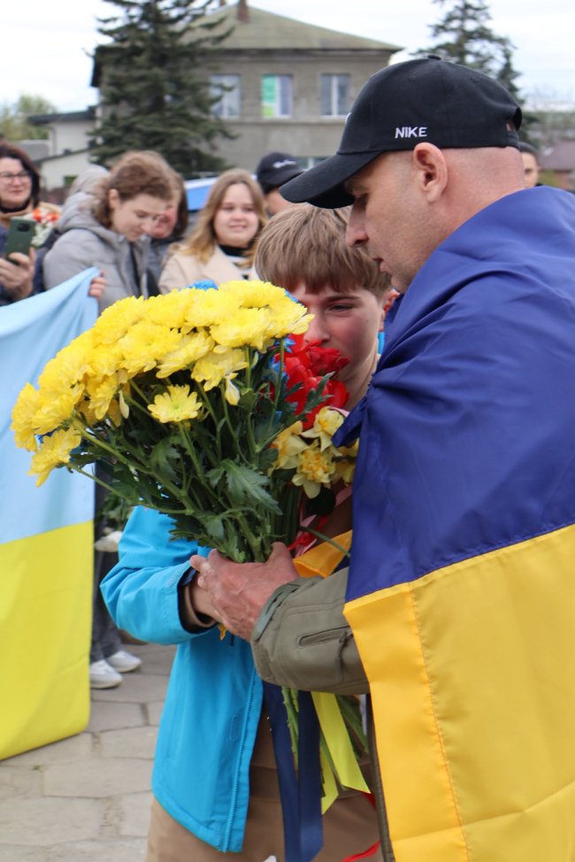 На Волині зустріли звільненого з полону воїна Андрія Жолоба. ФОТО