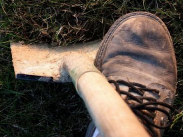 Судитимуть двох волинян, які катували та закопали живцем чоловіка на териконі