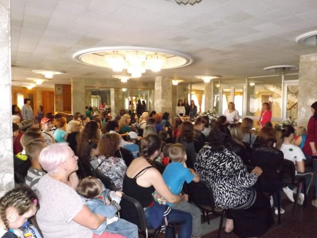 Луцьким родинам, які опинились у складних життєвих обставинах, вручили продуктові набори