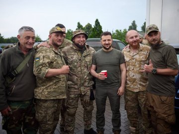 Зеленський повідомив про просування ЗСУ на всіх напрямках фронту. ФОТО