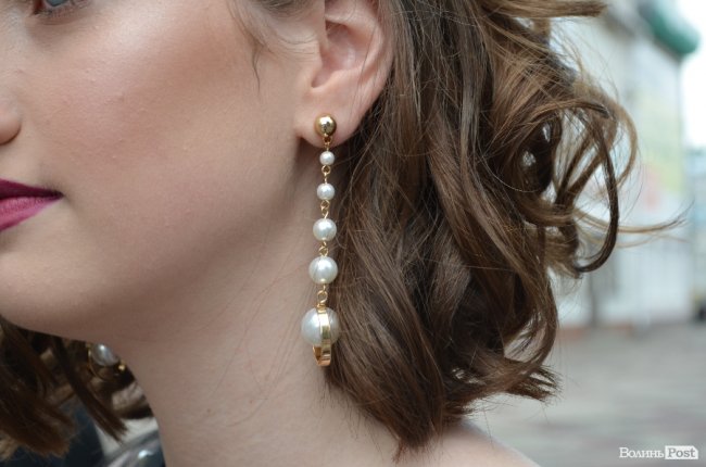 Елегантні сукні та маленькі клатчі: у що вбрались луцькі випускниці. ФОТО