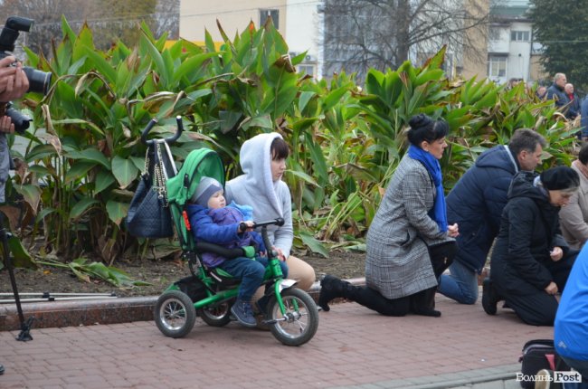 «Він захищав не лише свою сім‘ю»: у Луцьку попрощалися з Героєм. ФОТОРЕПОРТАЖ