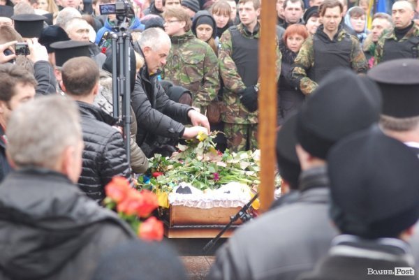 У Луцьку поховали Героя Майдану. ФОТО