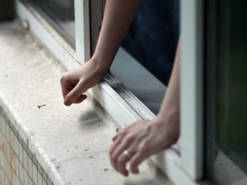 На Волині хлопець випав з вікна п’ятого поверху