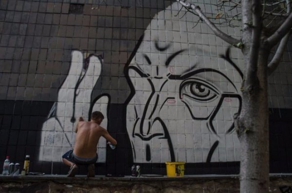 Вуличний художник з Луцька розмалював київський будинок. ФОТО