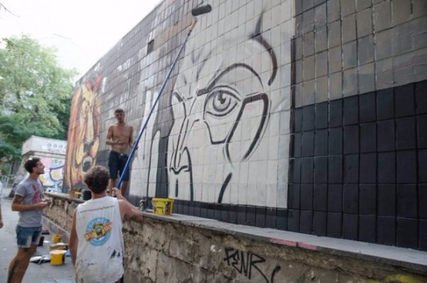 Вуличний художник з Луцька розмалював київський будинок. ФОТО