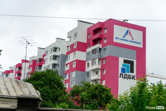 У Луцьку продовжують зводити яскраві оселі у ЖК «Caramel Residence». ФОТО*