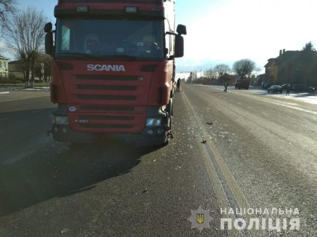 Поліція повідомила деталі ДТП за участю вантажівки і легковика у Княгининку 