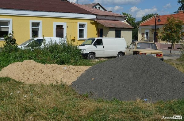 Скандальну ділянку в старому місті скоро почнуть забудовувати. ФОТО