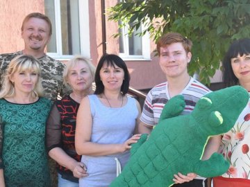 Воїни волинської бригади передали смаколики у луганську школу. ФОТО