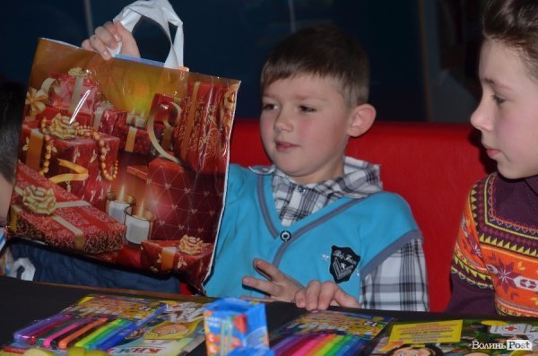 Луцький меценат Андрій Покровський влаштував різдвяне свято для соціально  незахищених діток