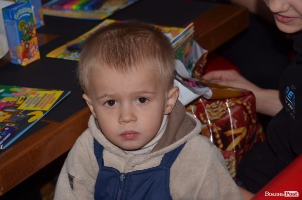 Луцький меценат Андрій Покровський влаштував різдвяне свято для соціально  незахищених діток