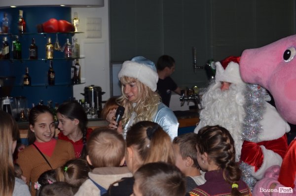 Луцький меценат Андрій Покровський влаштував різдвяне свято для соціально  незахищених діток