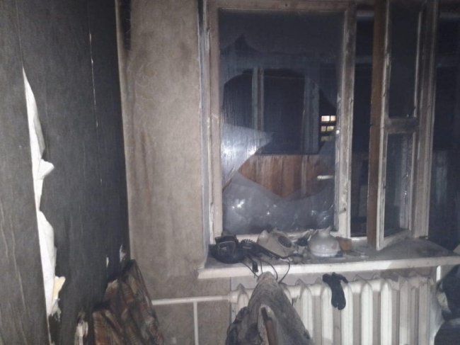 У місті на Волині горіла квартира: з пожежі врятували чоловіка та евакуювали 18 людей 