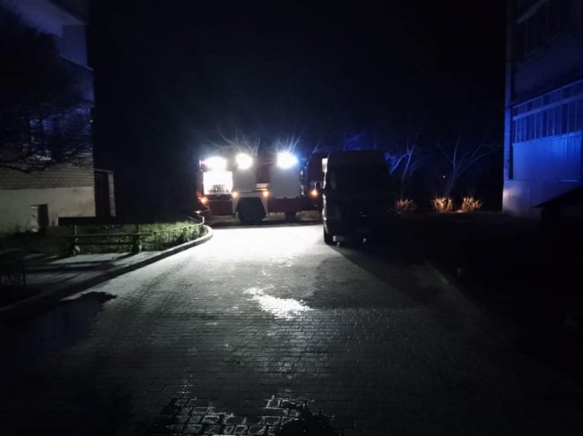 У місті на Волині горіла квартира: з пожежі врятували чоловіка та евакуювали 18 людей 