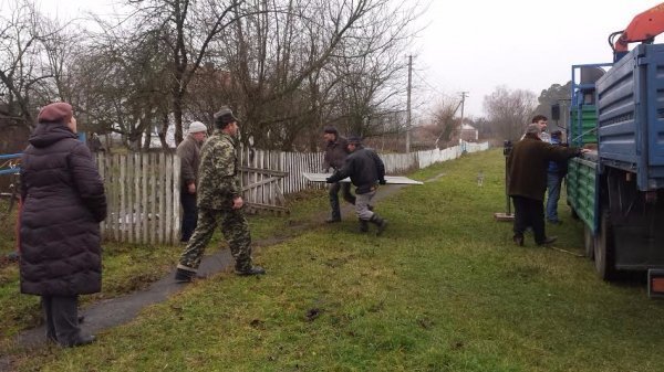 Село Дерно оговтується від стихійного лиха завдяки благодійникам. ФОТО