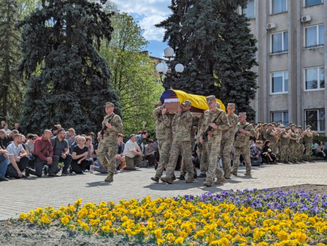 На Волині попрощалися із загиблим Героєм  Володимиром Котиком у день його народження