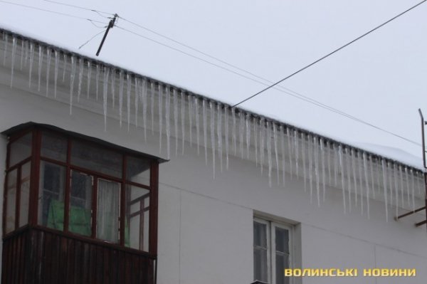 Сказали, хто відповідає за бурульки в Луцьку