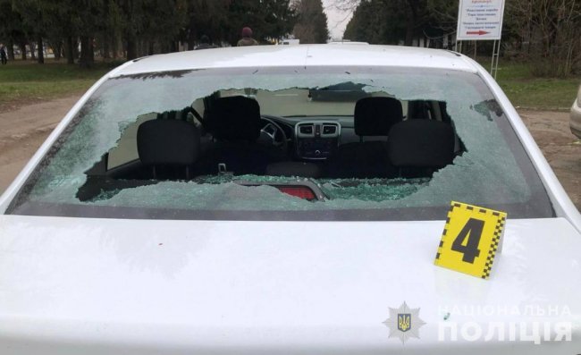 Колишній працівник розтрощив 8 авто служби таксі в Луцьку