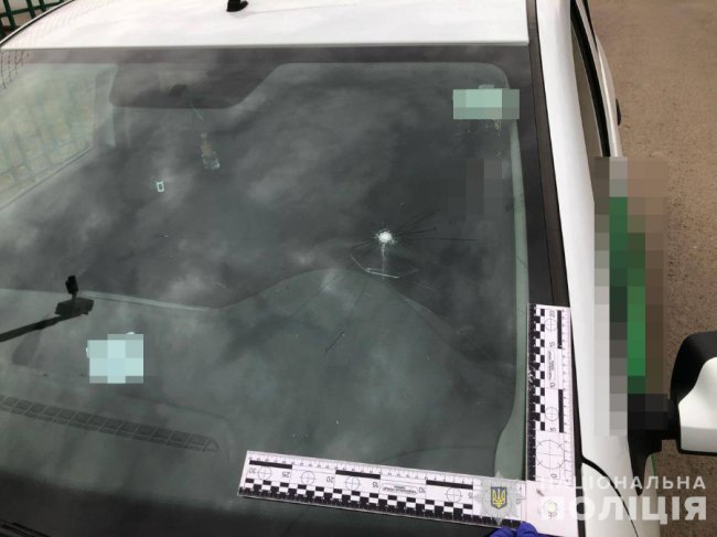 Колишній працівник розтрощив 8 авто служби таксі в Луцьку