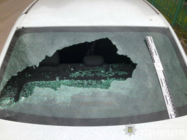 Колишній працівник розтрощив 8 авто служби таксі в Луцьку