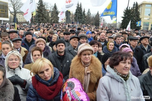Майдан у Луцьку: Віче і хода на ДПЗ. ФОТО