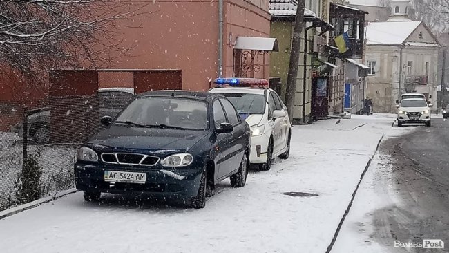 У Луцьку в тролейбус стукнувся легковик. ФОТО